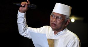 Antara Gus Mus dan Yap Thiam Hien