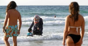 Semua Pakaian itu Sekuler, Tidak Ada Yang Religius (1)