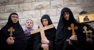 Kaum Perempuan dalam Tradisi Kristen dan Islam Kaum Perempuan dalam Tradisi Kristen dan Islam