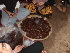 Lebaran Yes, Puasa No
Jenang Kampung